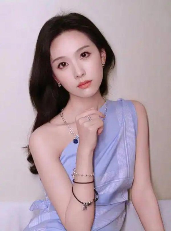 保利配资 陈都灵为南航拍宣传视频，和10年前一样清纯可人，不愧是南航校花